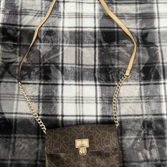 Calvin Klein crossbody purse - Picture 2 of 5
